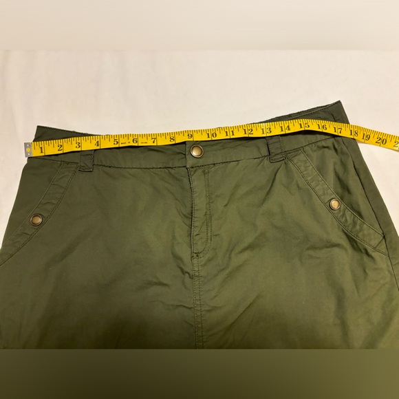 Croft & Borrow army green skort with button pockets & zipper pocket, 14 - Picture 5 of 11